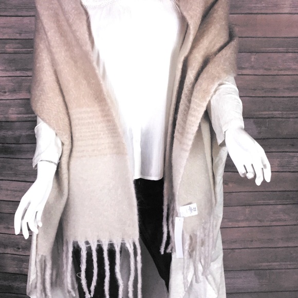 catzlady boutique Accessories - Oversized chunky knit soft cozy scarf wrap NWT